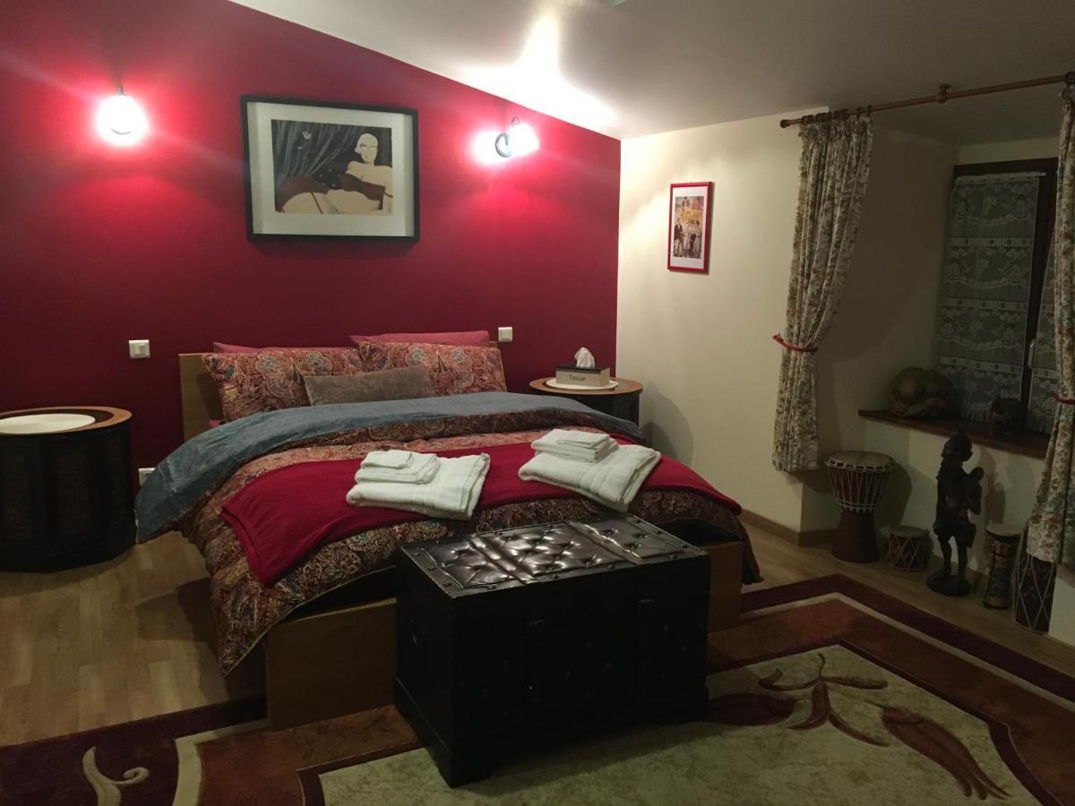 La Maison D'Olives Nouic Экстерьер фото