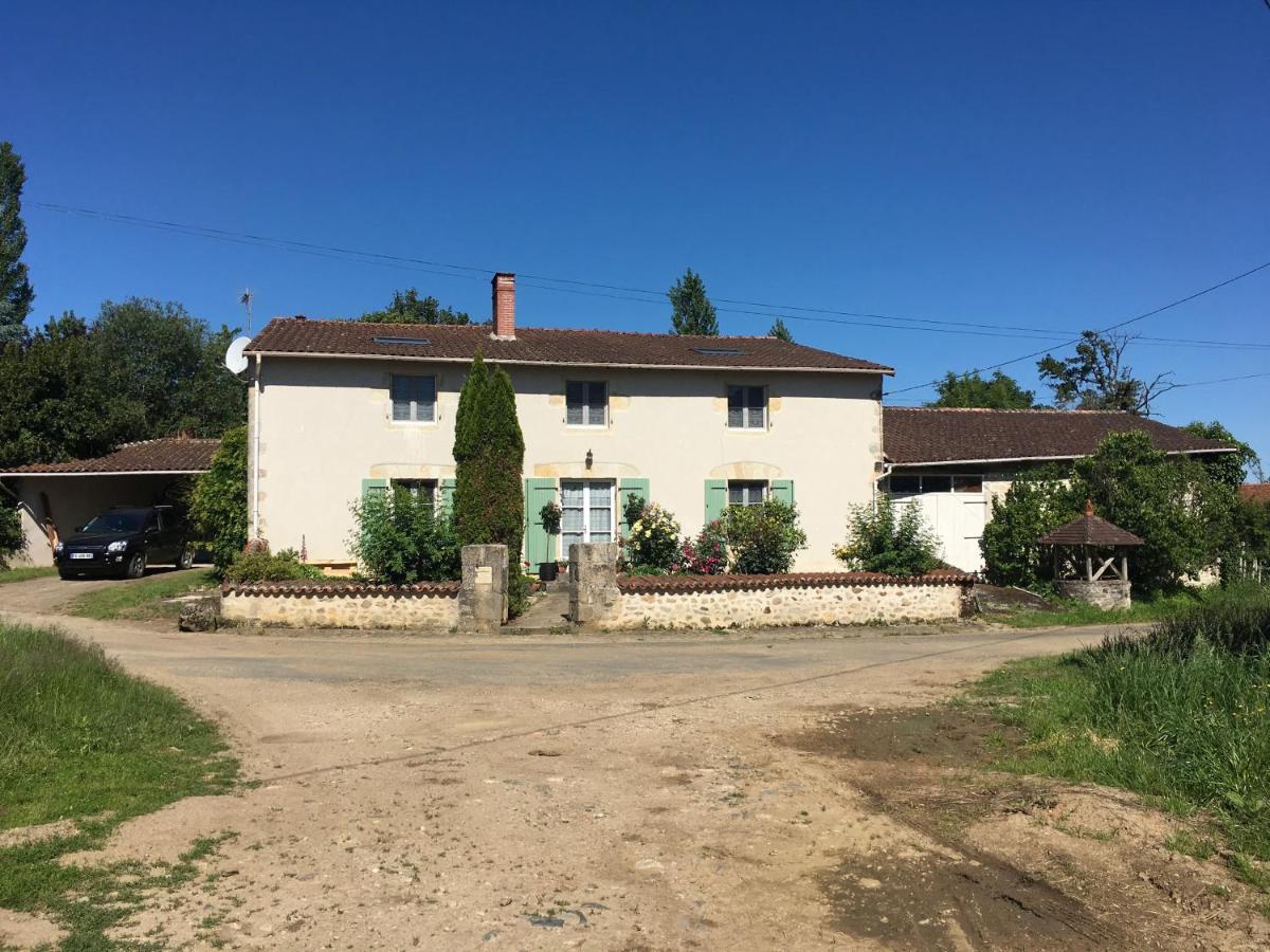 La Maison D'Olives Nouic Экстерьер фото